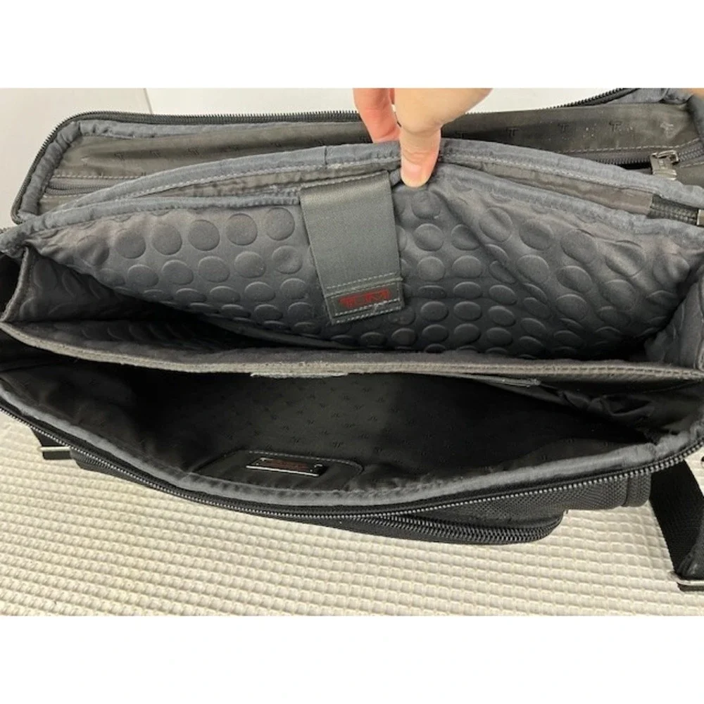 Tumi Alpha Expandable Laptop Bag Briefcase Black‎ 26176D4